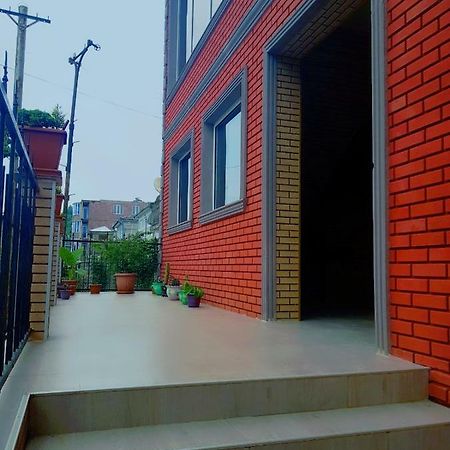 Holiday House Chkonia Hotel Batumi Bagian luar foto