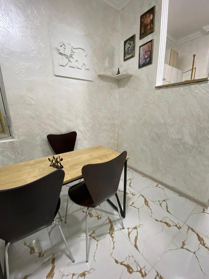 Holiday House Chkonia Hotel Batumi Bagian luar foto