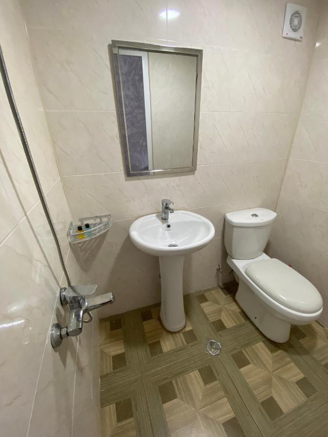 Holiday House Chkonia Hotel Batumi Bagian luar foto