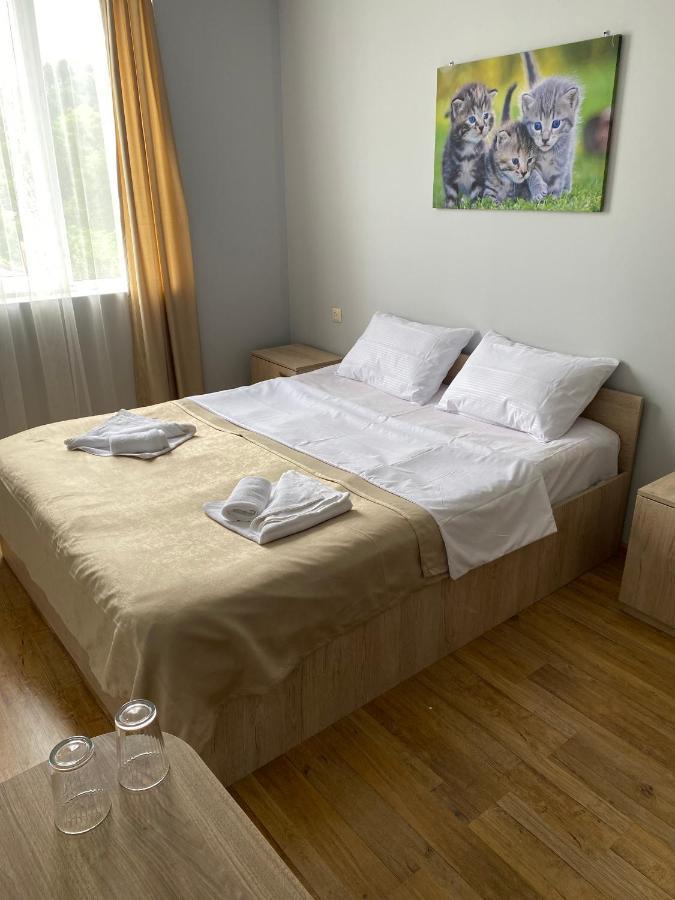 Holiday House Chkonia Hotel Batumi Bagian luar foto