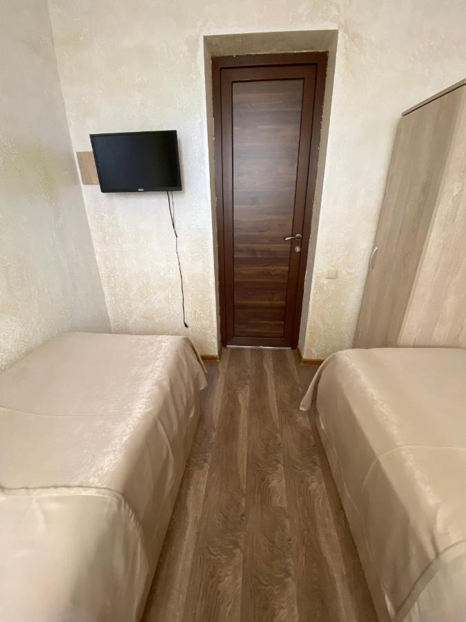 Holiday House Chkonia Hotel Batumi Bagian luar foto