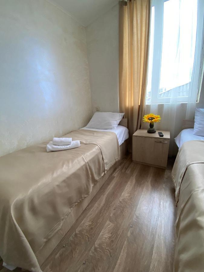 Holiday House Chkonia Hotel Batumi Bagian luar foto