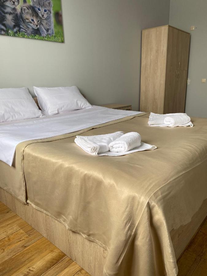 Holiday House Chkonia Hotel Batumi Bagian luar foto
