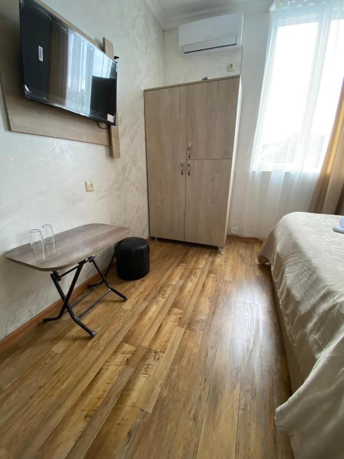 Holiday House Chkonia Hotel Batumi Bagian luar foto