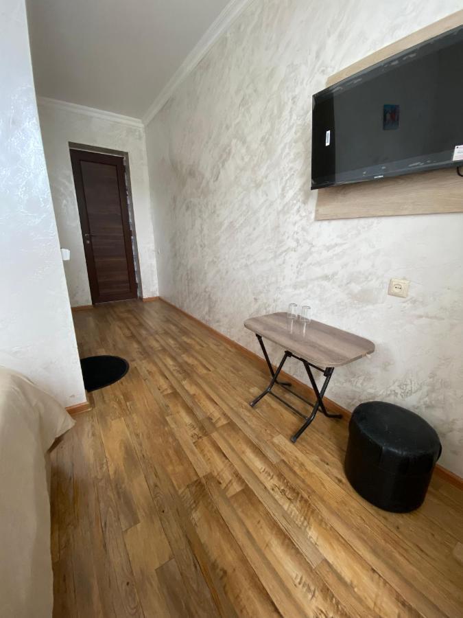 Holiday House Chkonia Hotel Batumi Bagian luar foto