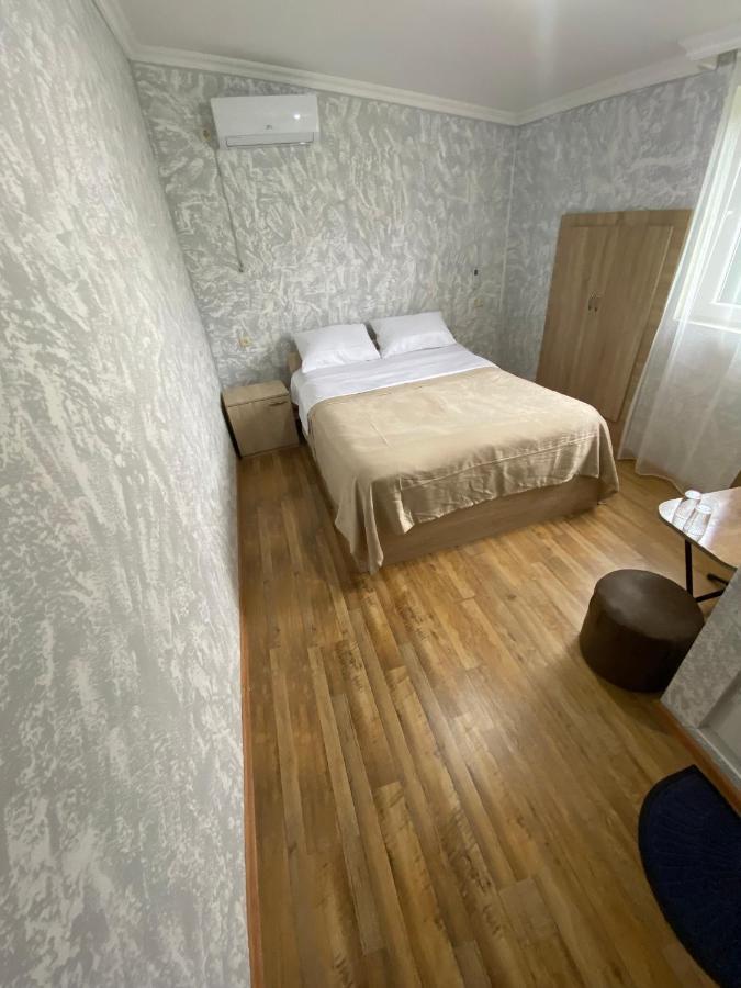 Holiday House Chkonia Hotel Batumi Bagian luar foto