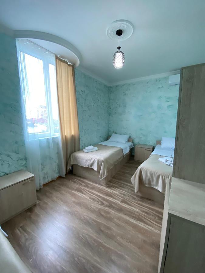 Holiday House Chkonia Hotel Batumi Bagian luar foto