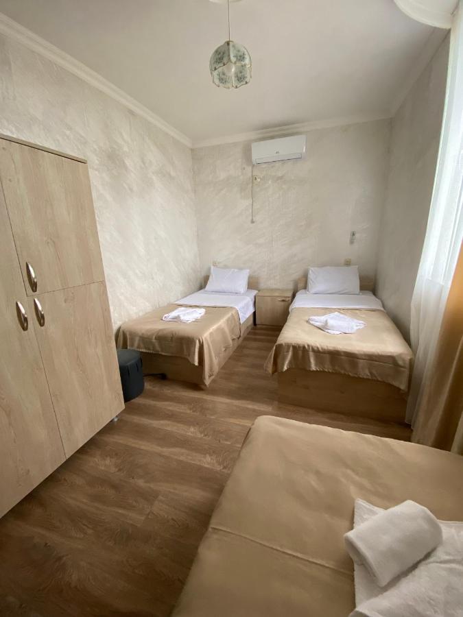 Holiday House Chkonia Hotel Batumi Bagian luar foto
