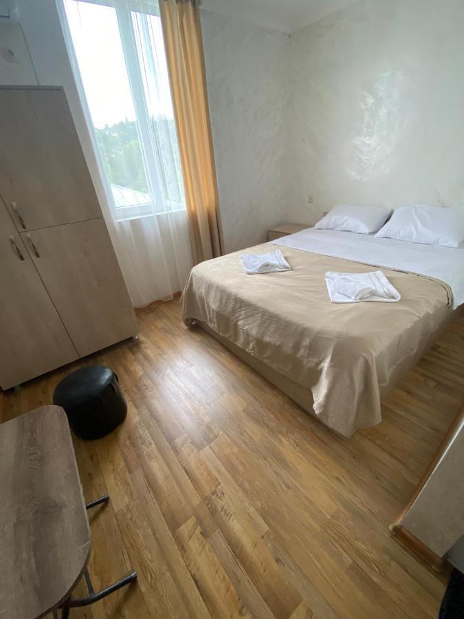 Holiday House Chkonia Hotel Batumi Bagian luar foto