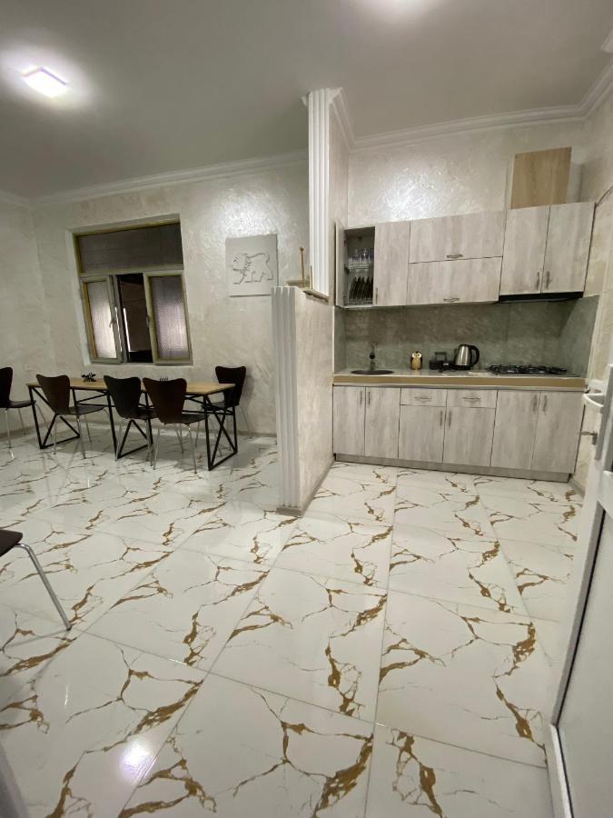Holiday House Chkonia Hotel Batumi Bagian luar foto