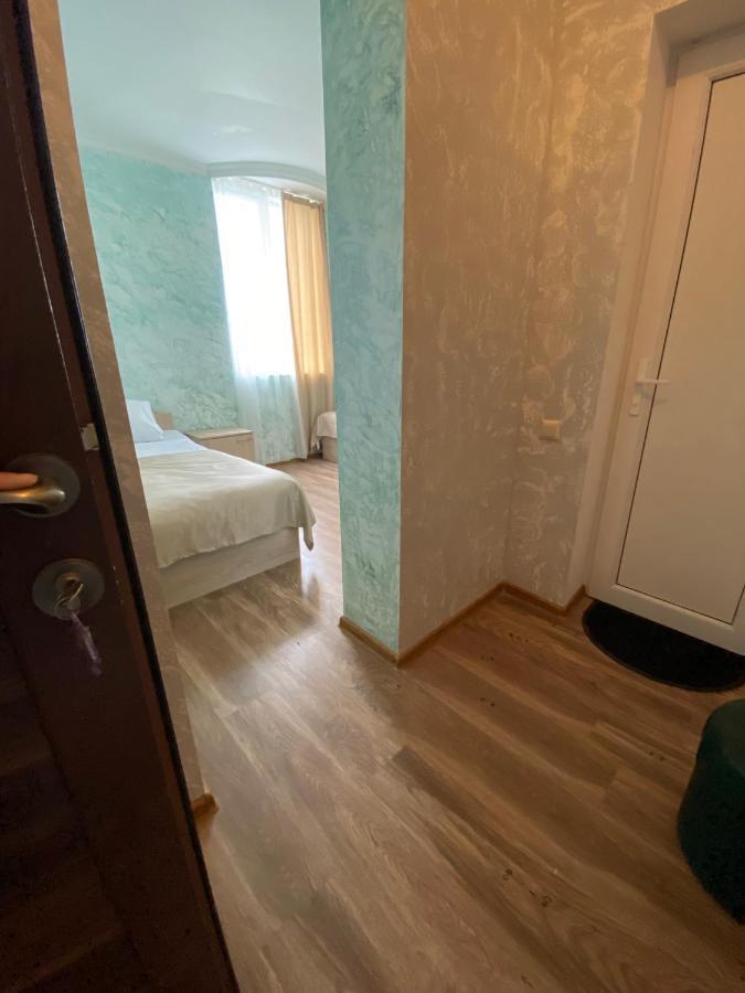 Holiday House Chkonia Hotel Batumi Bagian luar foto