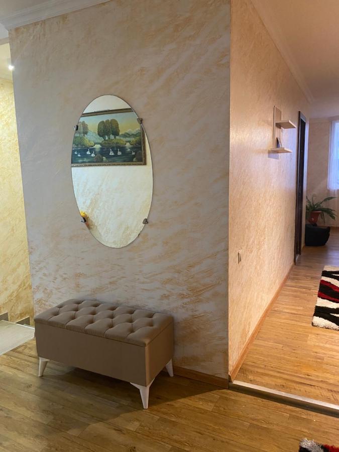 Holiday House Chkonia Hotel Batumi Bagian luar foto
