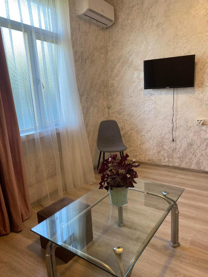 Holiday House Chkonia Hotel Batumi Bagian luar foto