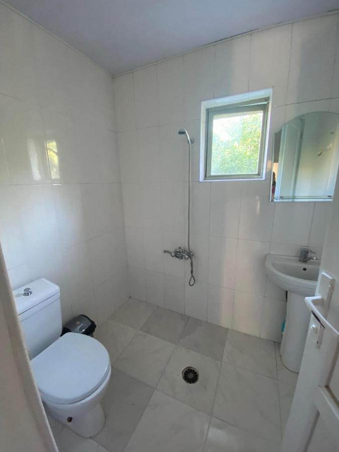 Holiday House Chkonia Hotel Batumi Bagian luar foto