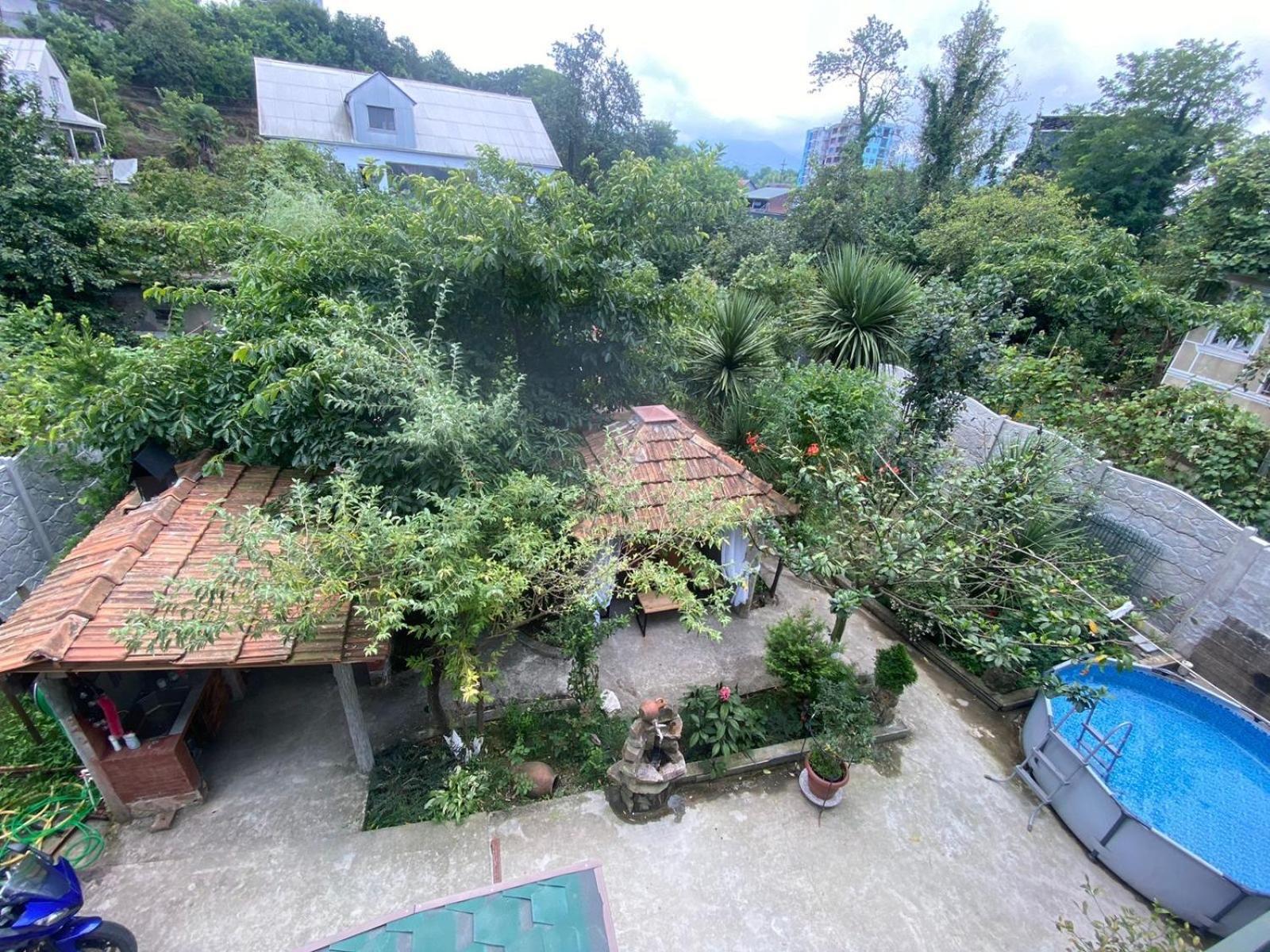 Holiday House Chkonia Hotel Batumi Bagian luar foto