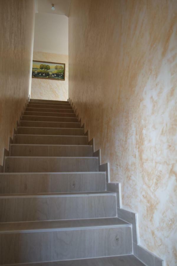 Holiday House Chkonia Hotel Batumi Bagian luar foto