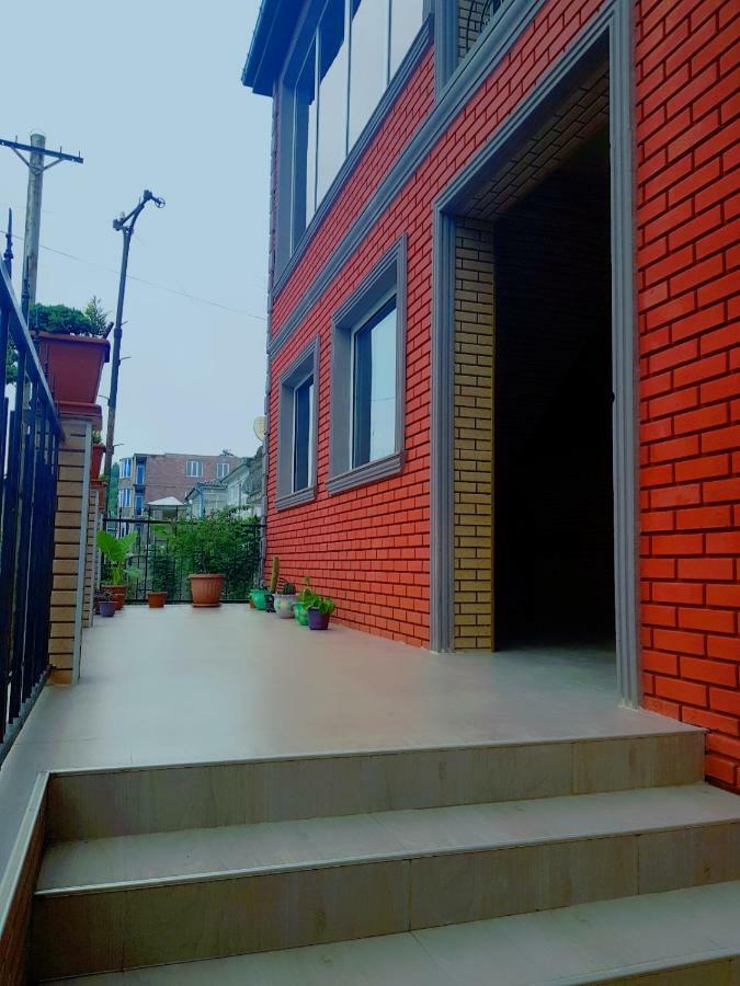 Holiday House Chkonia Hotel Batumi Bagian luar foto
