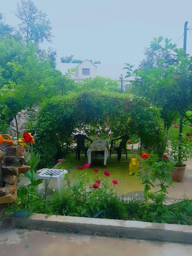 Holiday House Chkonia Hotel Batumi Bagian luar foto